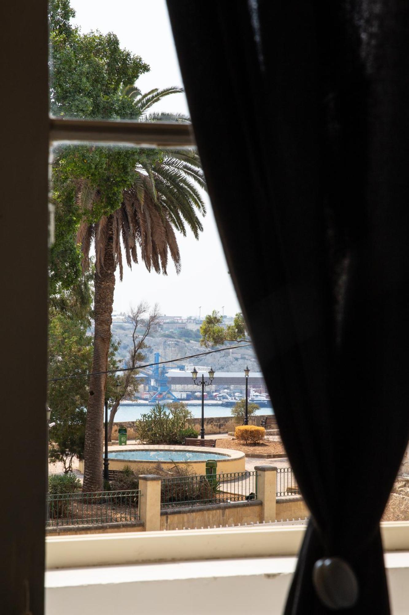 Valletta Waterfront 2 Beds Flat By Arcobnb Floriana Exterior foto
